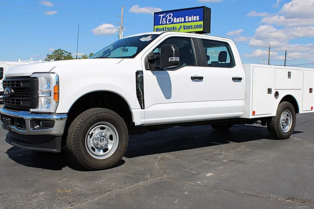 2023 Ford F-350 photo 1