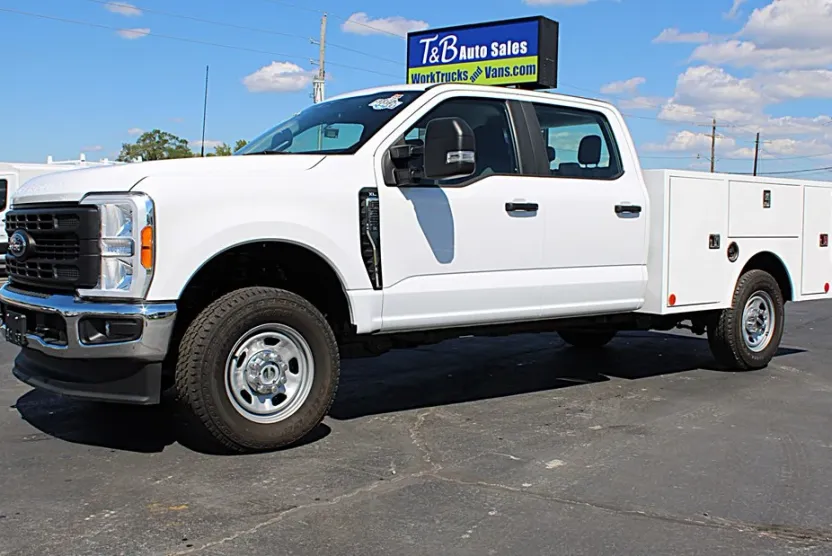 2023 Ford F-350 photo 1