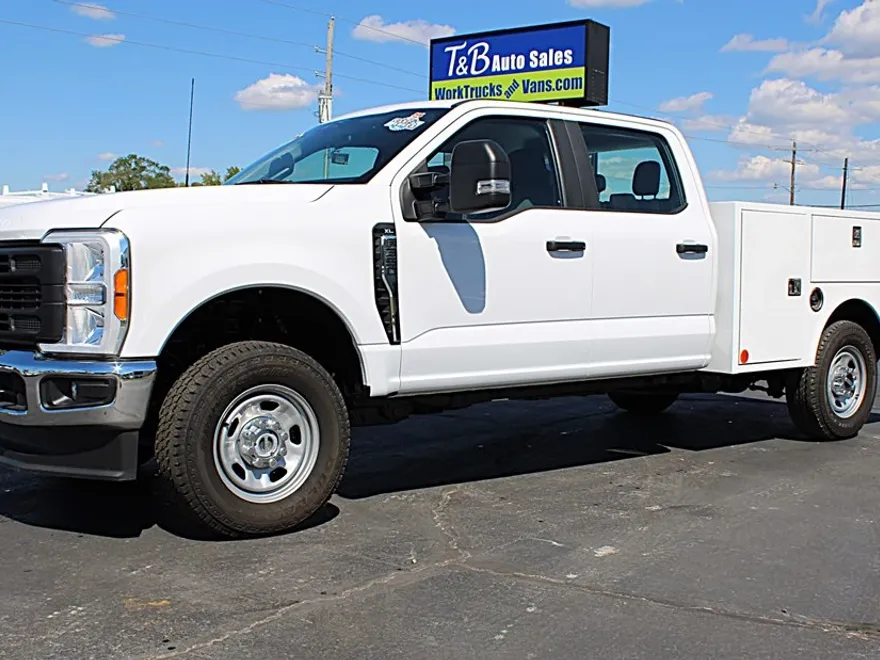 2023 Ford F-350 photo 1