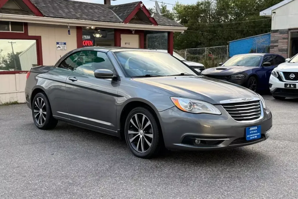 2012 Chrysler 200 S photo 1