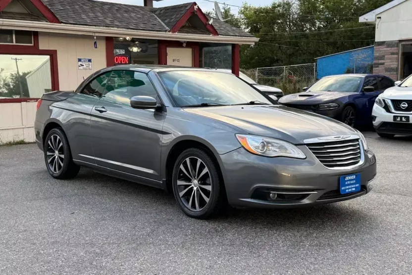 2012 Chrysler 200 S photo 1