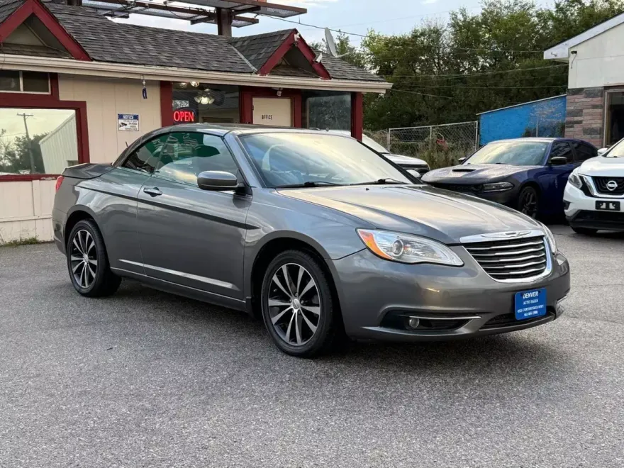 2012 Chrysler 200 S photo 1