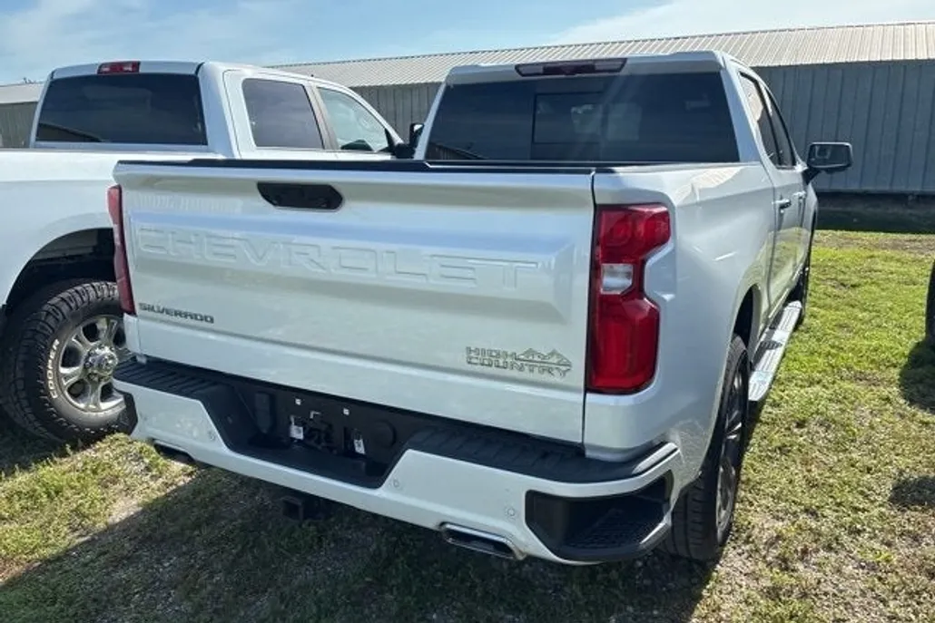 2022 Chevrolet Silverado 1500 High Country photo 1