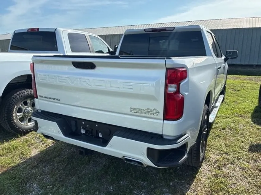 2022 Chevrolet Silverado 1500 High Country photo 1
