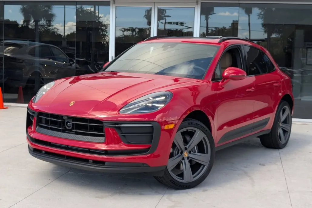 2026 Porsche Macan T photo 1