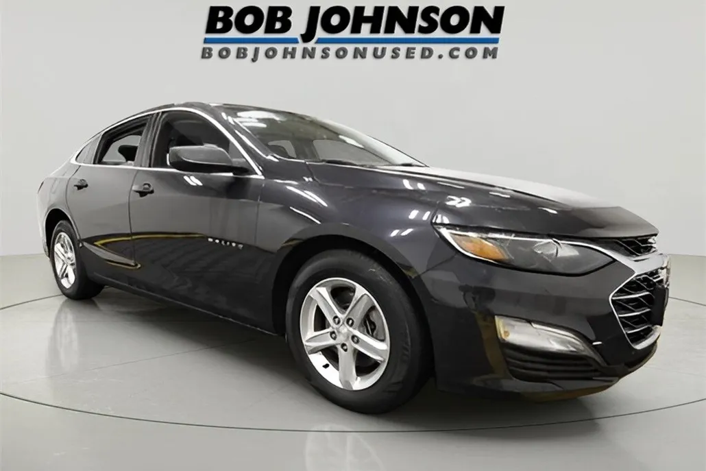 2022 Chevrolet Malibu LS photo 1