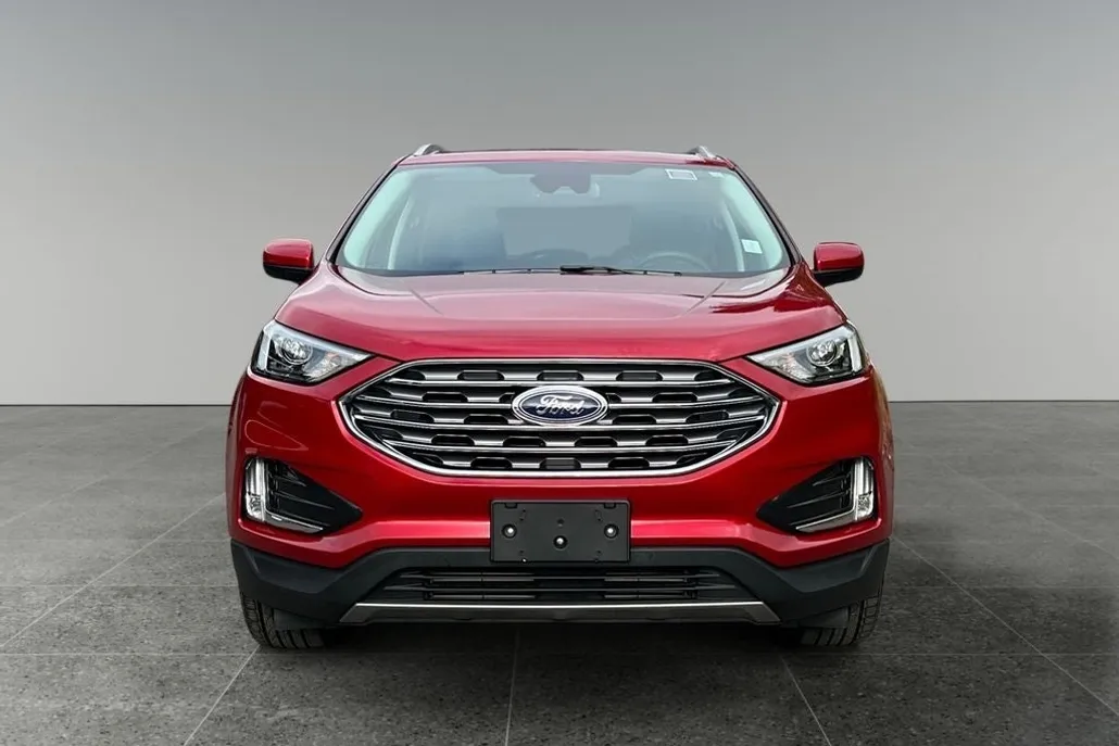2022 Ford Edge SEL photo 1