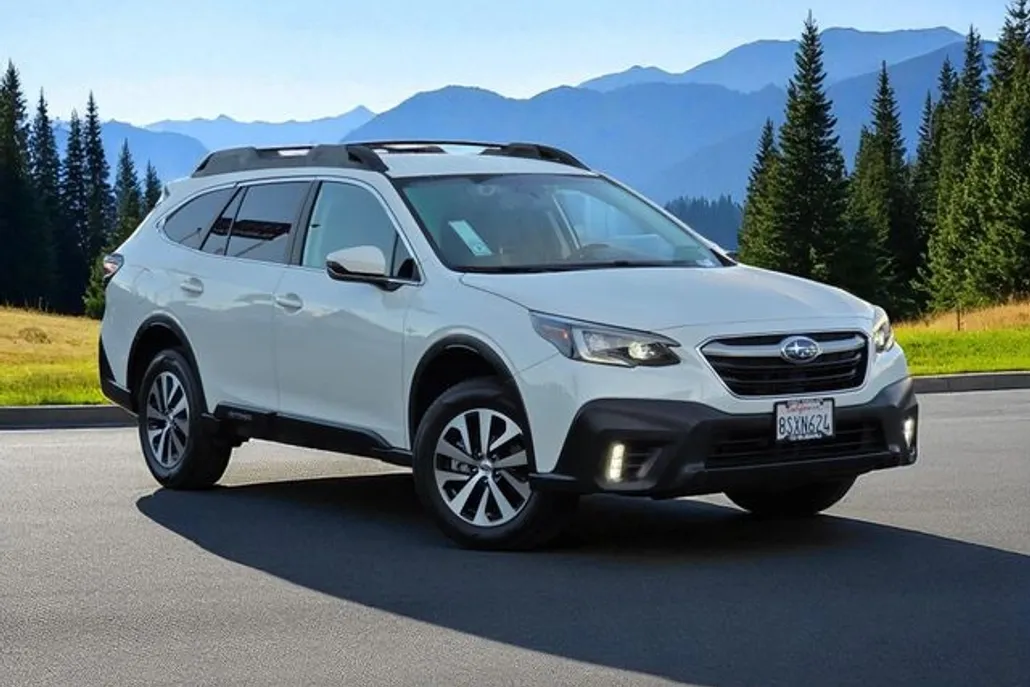 2020 Subaru Outback Premium photo 1
