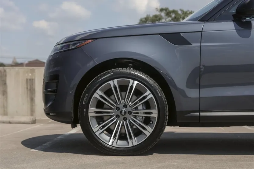 2025 Land Rover Range Rover Sport SE photo 1