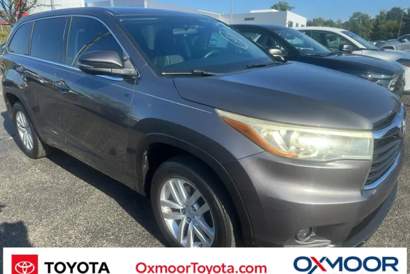 2015 Toyota Highlander LE photo 1