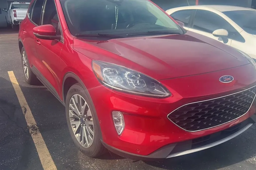 2020 Ford Escape Titanium Hybrid photo 1