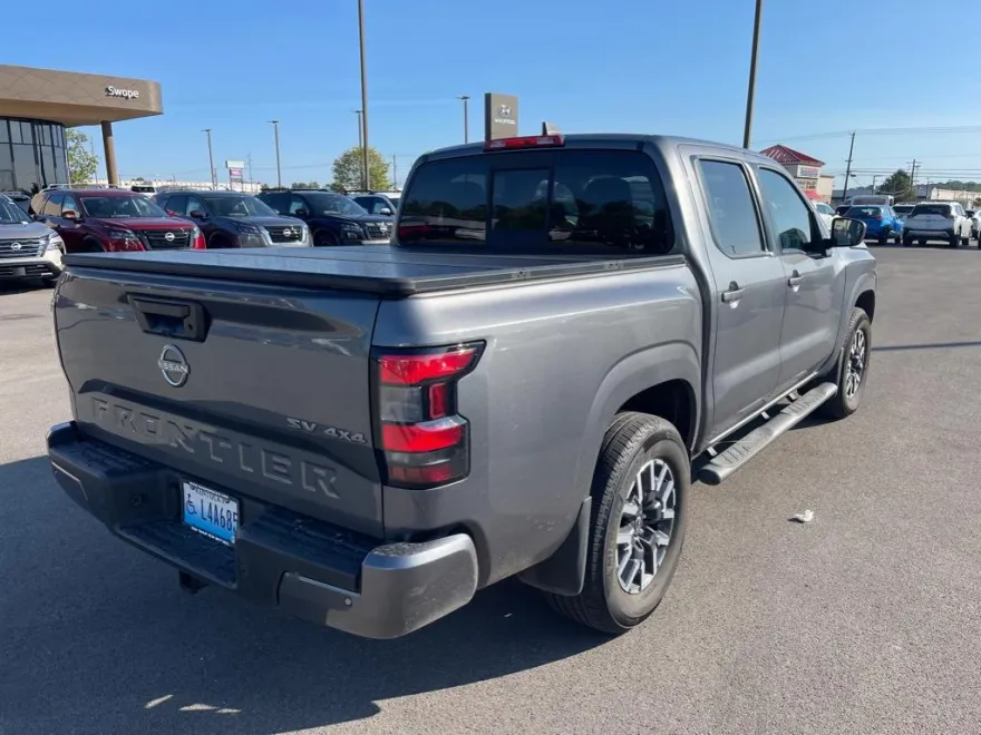 2022 Nissan Frontier SV Crew Cab photo 1