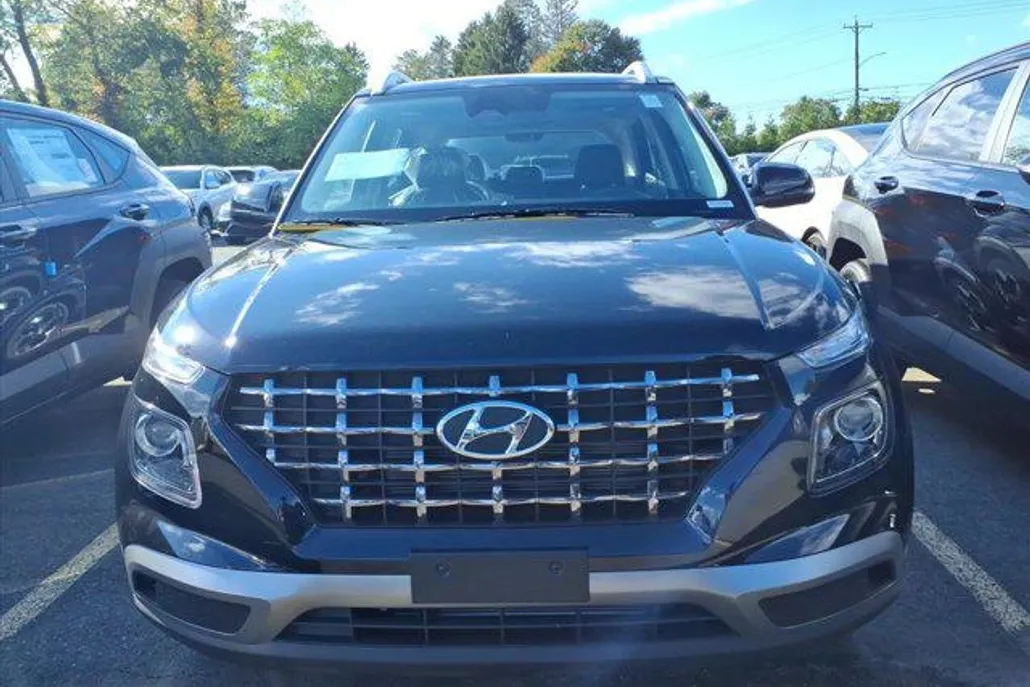 2025 Hyundai Venue SEL photo 1