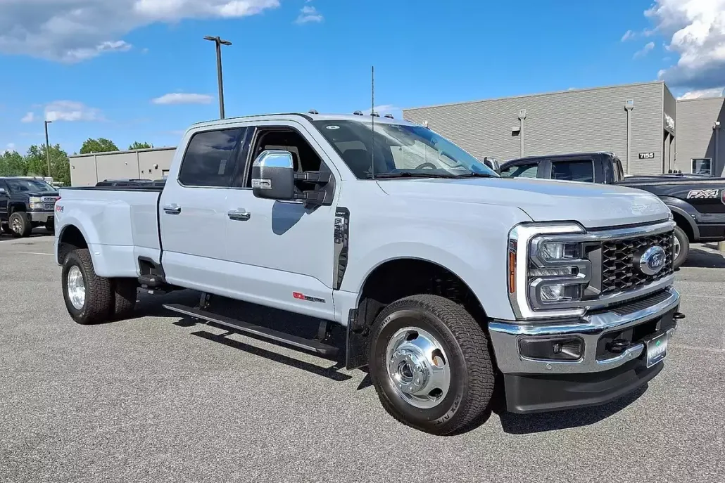 2025 Ford F-350 Lariat photo 1