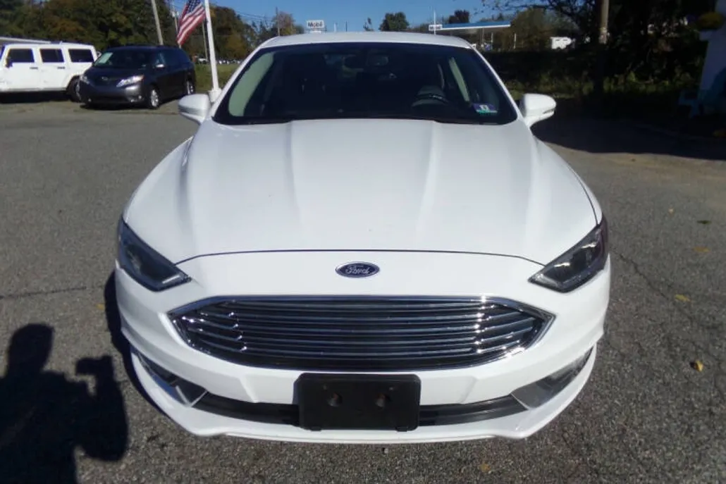 2017 Ford Fusion SE photo 1