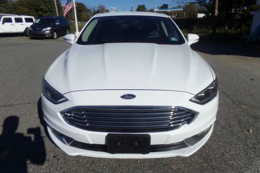 2017 Ford Fusion SE photo 1