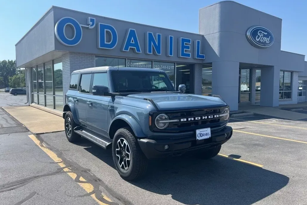 2025 Ford Bronco Outer Banks photo 1