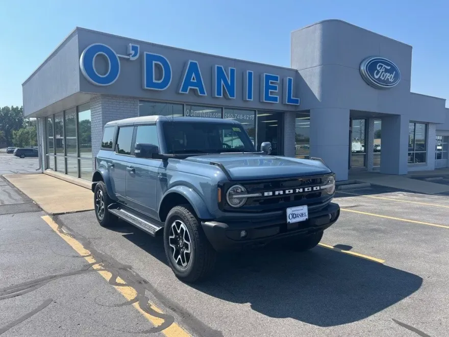 2025 Ford Bronco Outer Banks photo 1