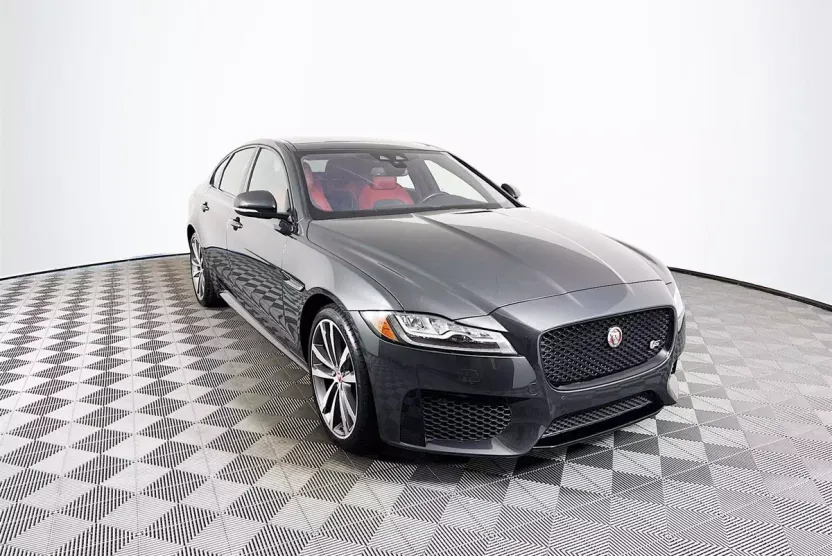 2016 Jaguar XF S photo 1