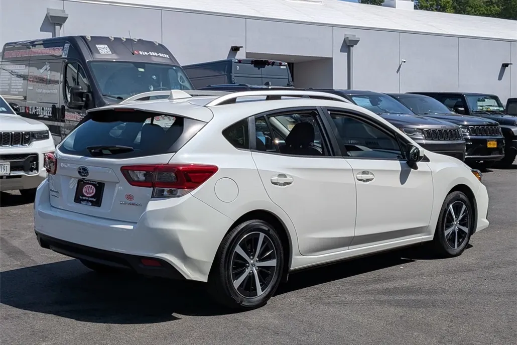 2023 Subaru Impreza Premium photo 1