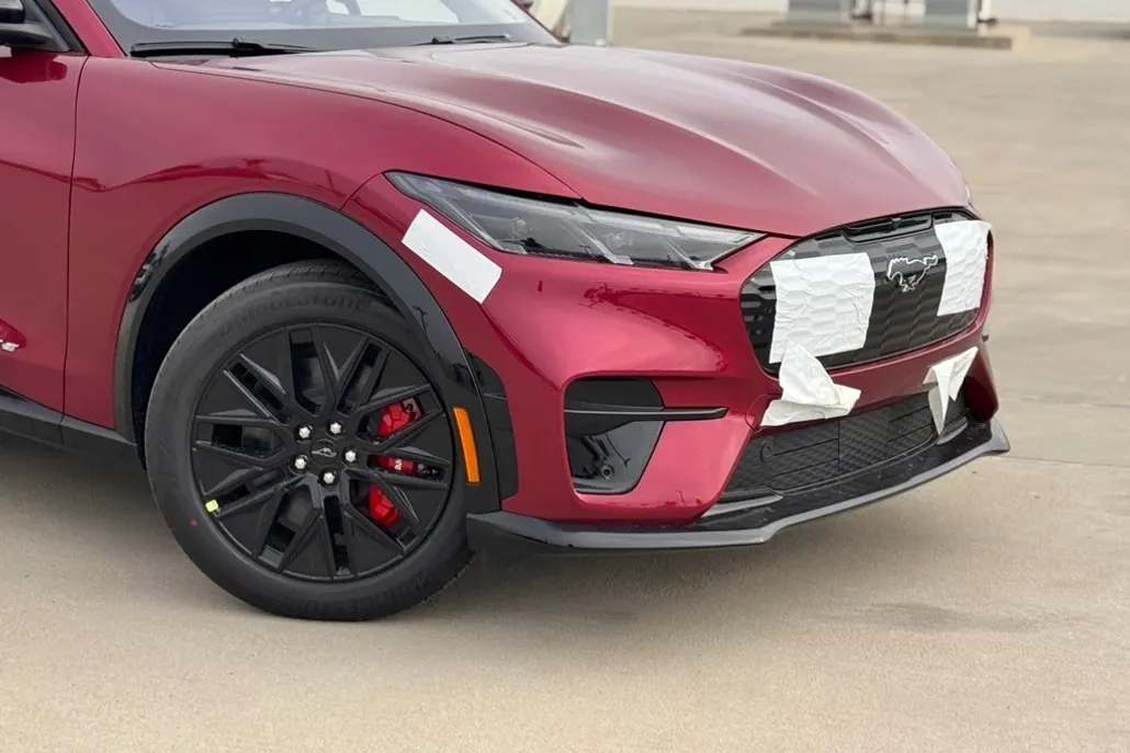 2025 Ford Mustang Mach-E Premium photo 1