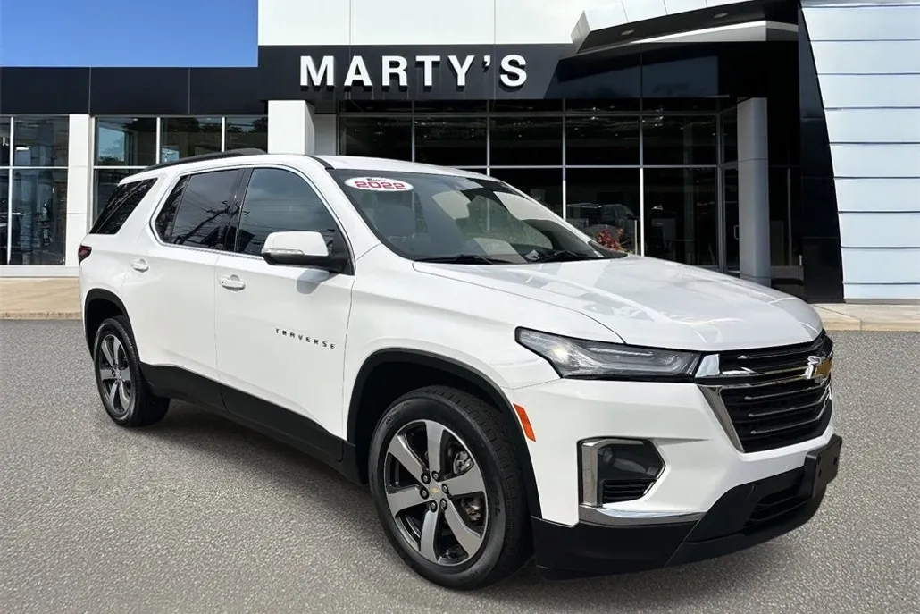 2022 Chevrolet Traverse Leather photo 1