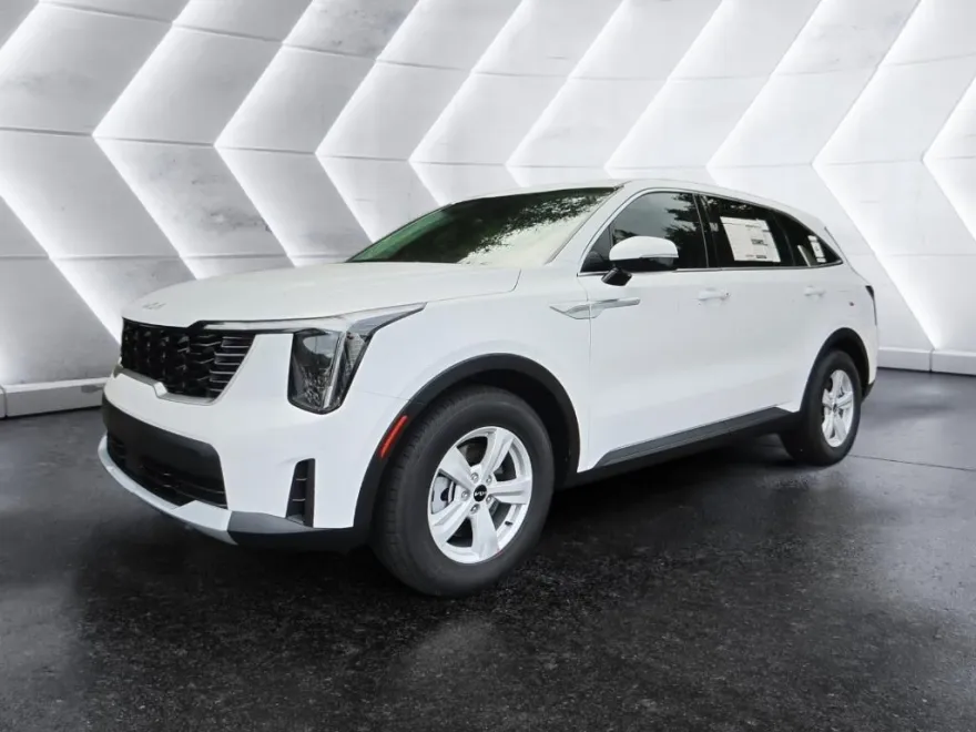 2025 Kia Sorento LX photo 1