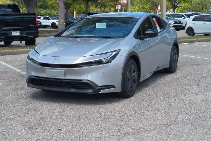 2026 Toyota Prius LE photo 1