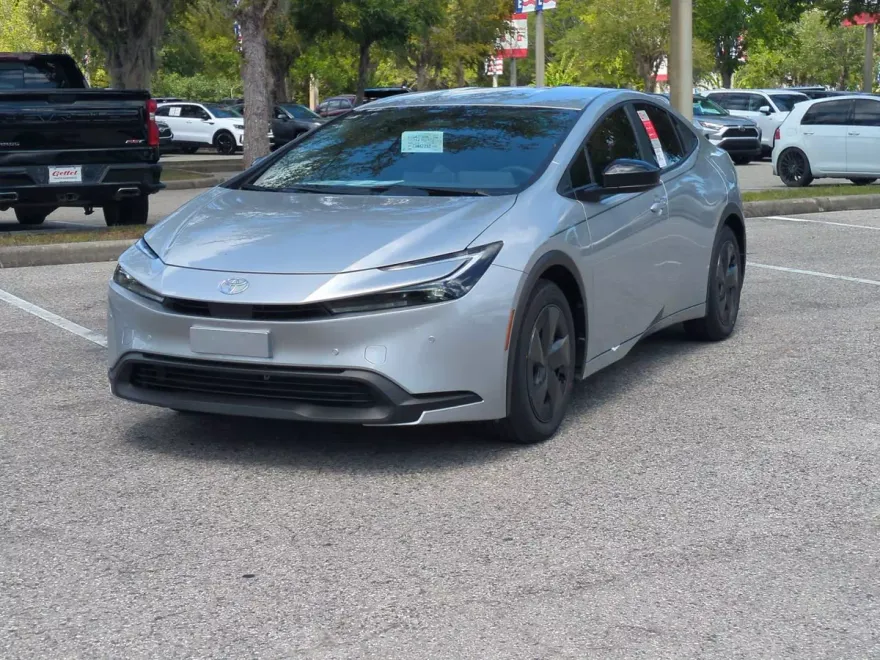 2026 Toyota Prius LE photo 1