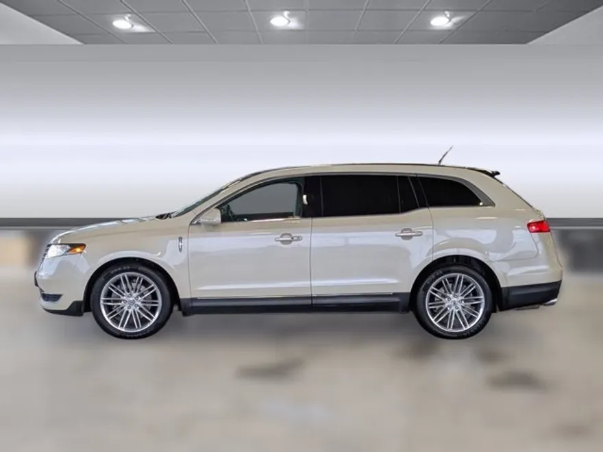 2018 Lincoln MKT Reserve photo 1
