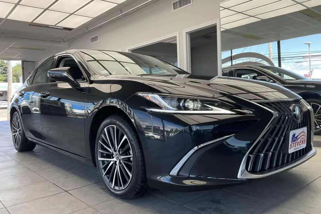 2024 Lexus ES 300h Premium photo 1