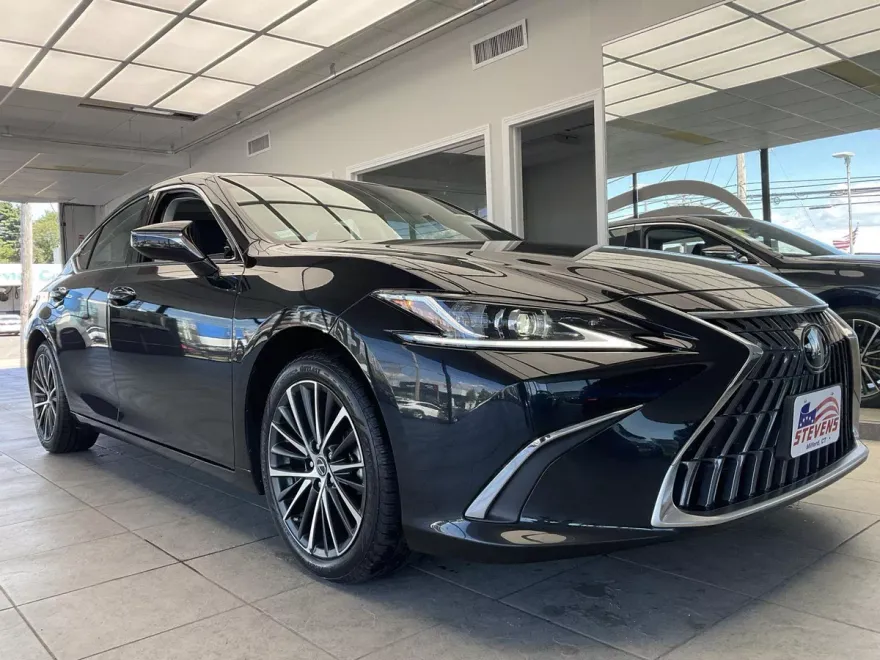 2024 Lexus ES 300h Premium photo 1