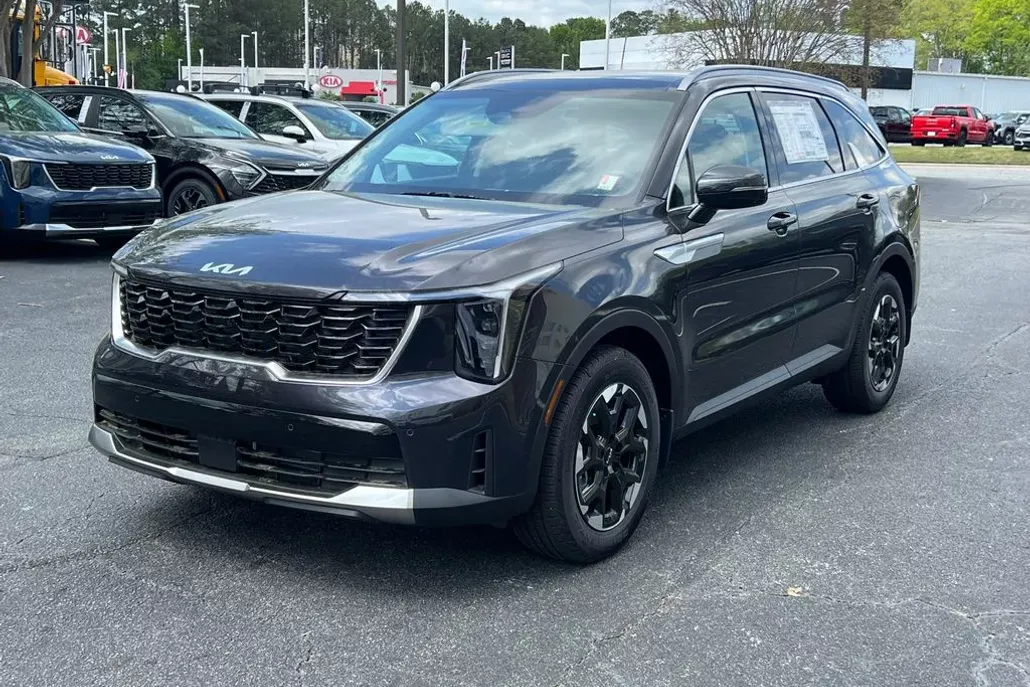 2025 Kia Sorento S photo 1