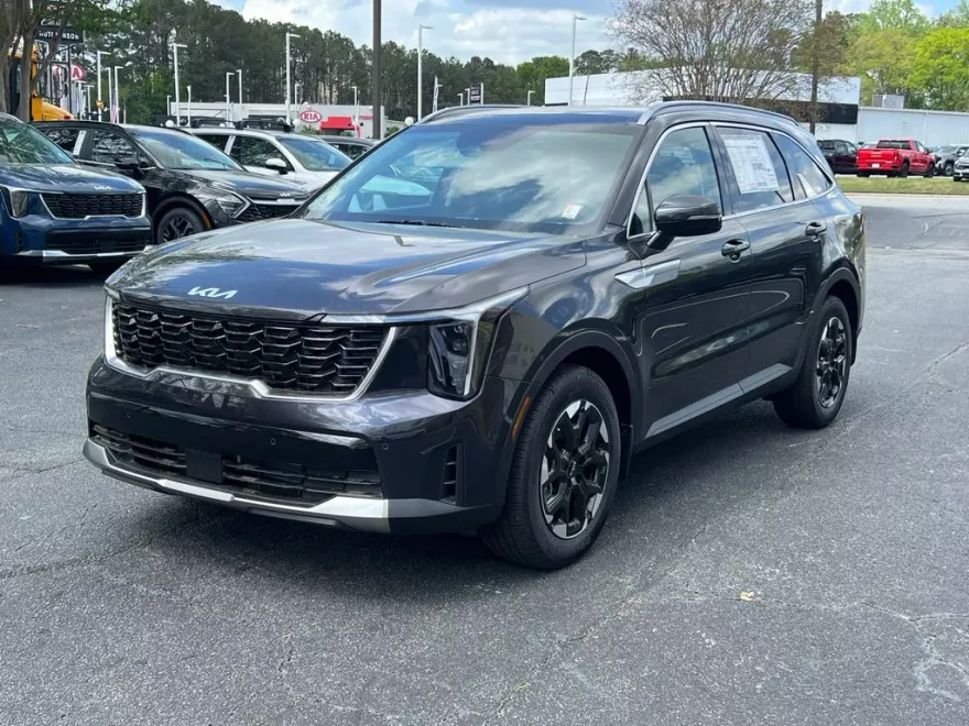 2025 Kia Sorento S photo 1