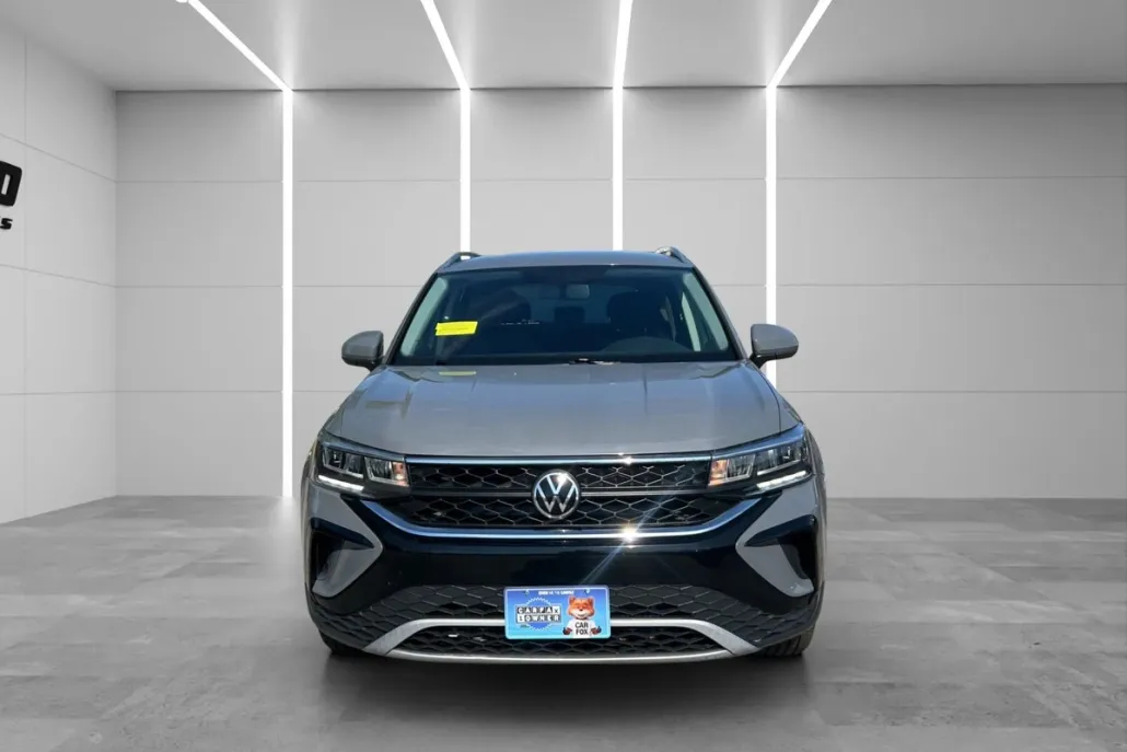 2022 Volkswagen Taos SE photo 1