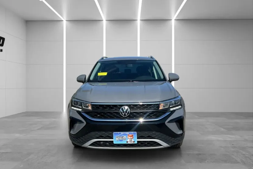 2022 Volkswagen Taos SE photo 1