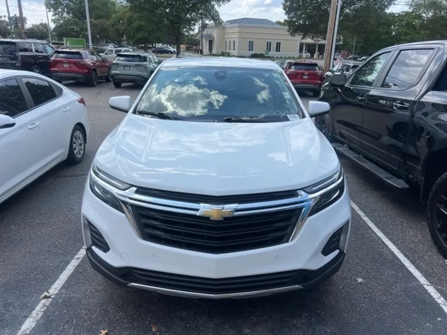 2023 Chevrolet Equinox LT photo 1