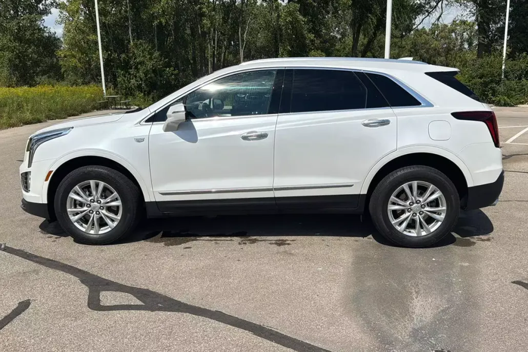 2023 Cadillac XT5 Luxury photo 1
