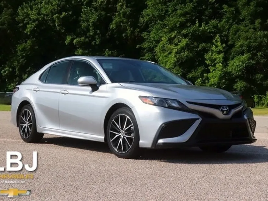 2024 Toyota Camry SE photo 1