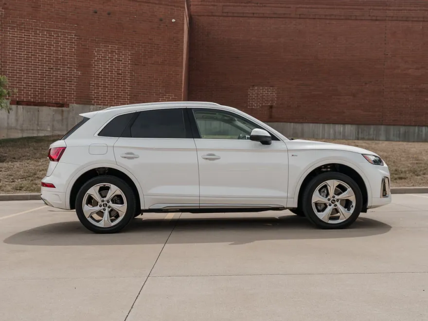 2022 Audi Q5 S line Premium Plus photo 1