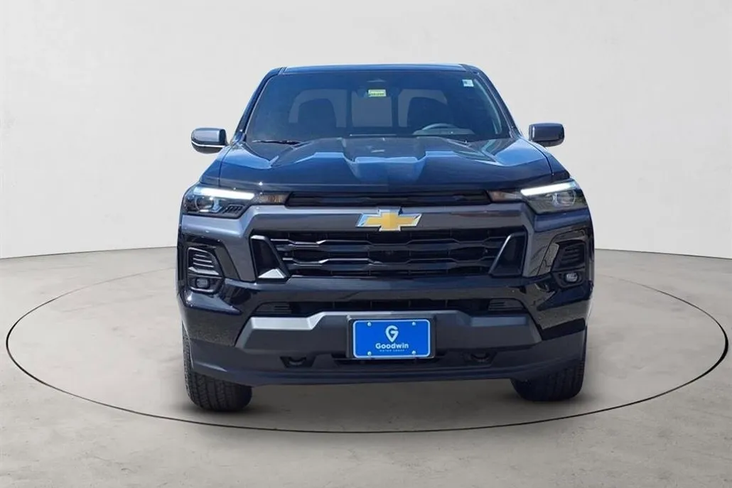 2026 Chevrolet Colorado LT photo 1
