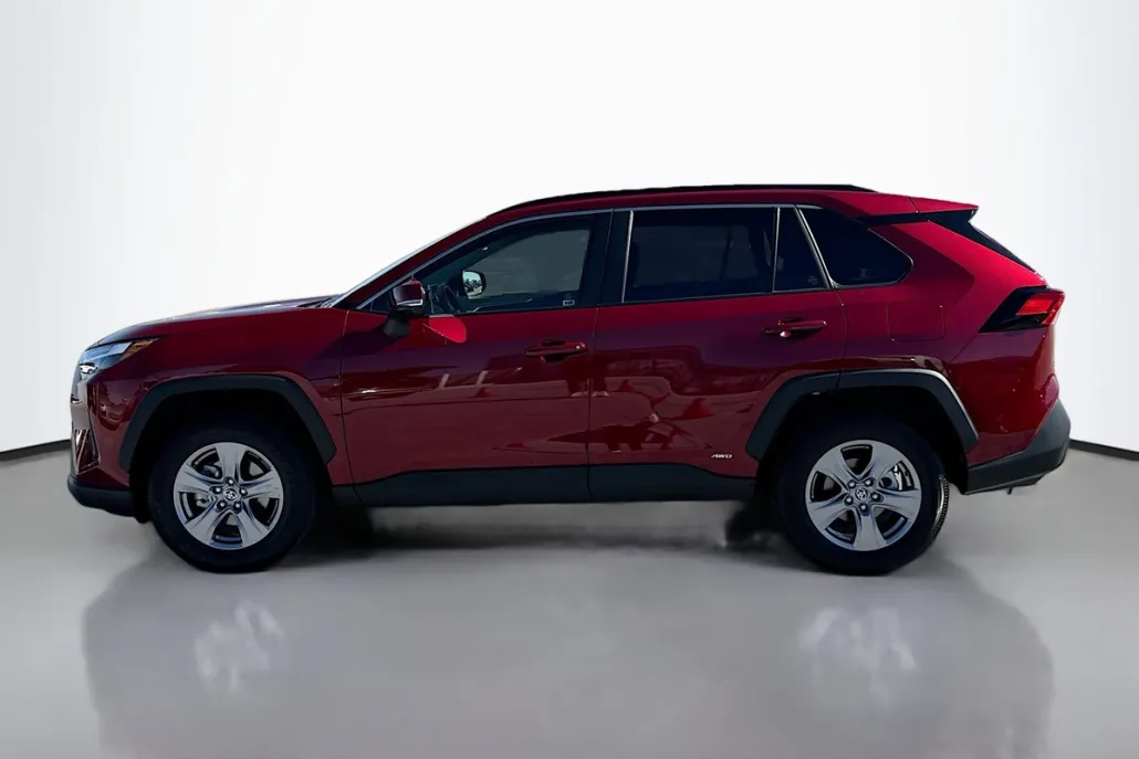 2025 Toyota RAV4 Hybrid LE photo 1