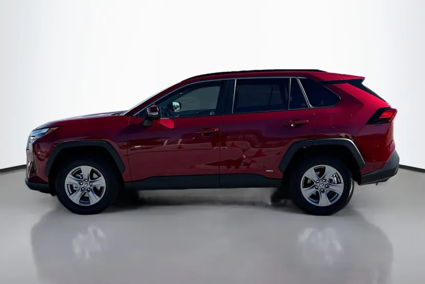 2025 Toyota RAV4 Hybrid LE photo 1