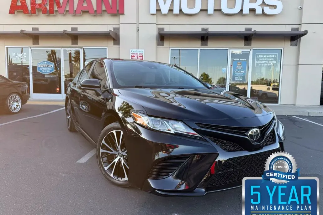 2019 Toyota Camry SE XLE photo 1