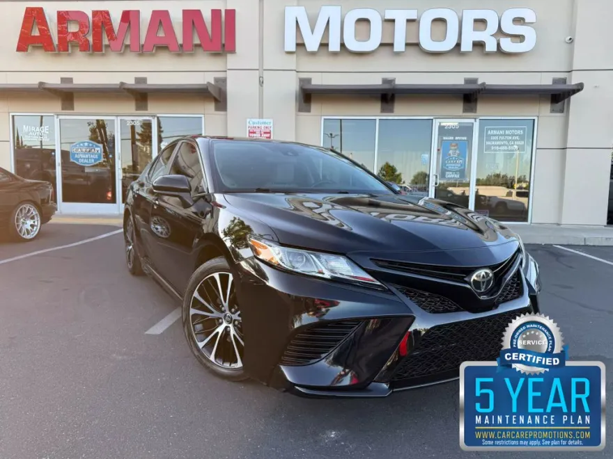 2019 Toyota Camry SE XLE photo 1