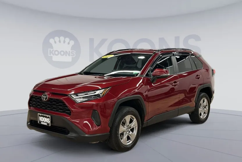2023 Toyota RAV4 XLE photo 1