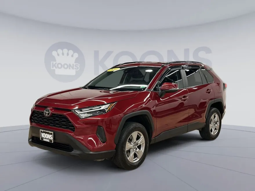 2023 Toyota RAV4 XLE photo 1