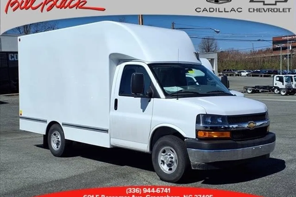 2025 Chevrolet Express Cutaway 3500 photo 1