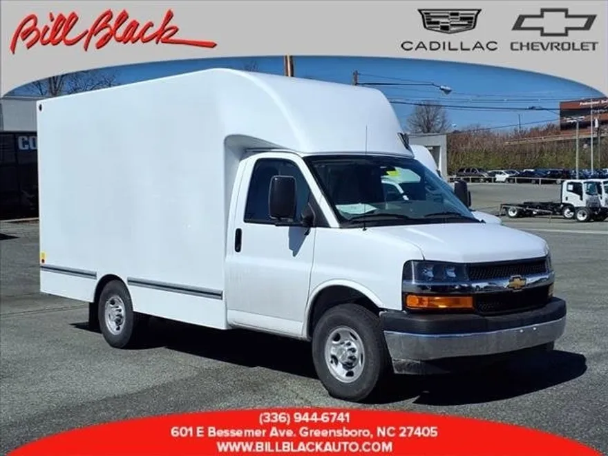 2025 Chevrolet Express Cutaway 3500 photo 1