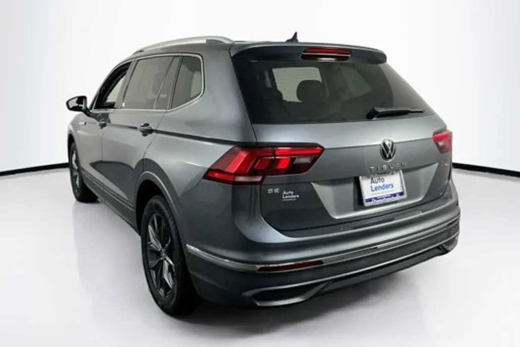 2022 Volkswagen Tiguan SE photo 1